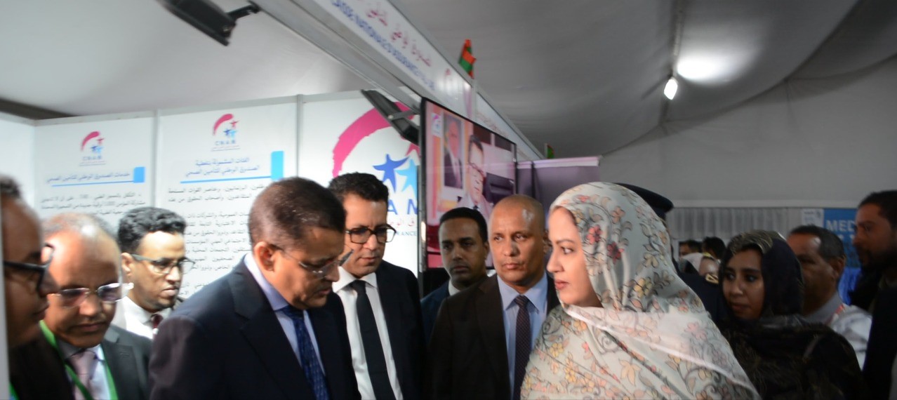 La Première Dame visite le stand de la Caisse Nationale d'Assurance Maladie au salon international de la santé MEDEX 2024-2